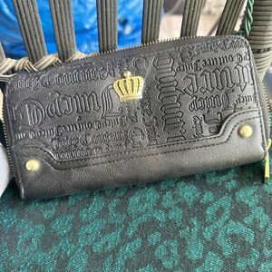 JUICY COUTURE BLACK WALLET MEDIUM SIZE WALLET **USED